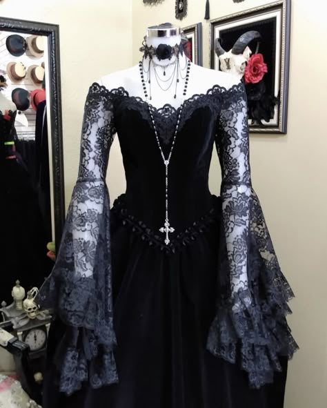 The Nightmare Before Christmas Halloween, Vamp Goth, Gothic Gowns, Goth Prom, Vampire Dress, Nightmare Before Christmas Halloween, Romantic Goth, Goth Dress, Prom Dress Inspiration