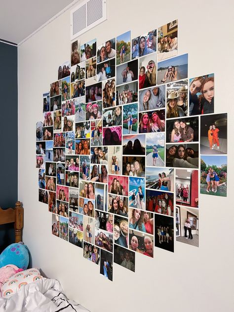 Photo Room Decor Ideas, How To Put Photos On Wall, Photos Decoration Wall, Room Picture Wall Aesthetic, Cute Photo Wall Bedroom Ideas, Room Ideas With Pictures On Wall, Photo Wall Teenage Room, Photos Room Decor, Wall Of Pictures Bedroom