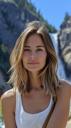 Medium Layered Hair, Layered Hairstyles, Haircuts For Medium Hair, Medium Hair Cuts, Shoulder Length Hair, Medium Length Hair Cuts, Hair Today, Great Hair, Layered Hair