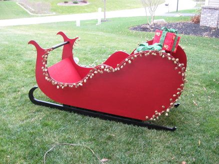 Santa's Sleigh Christmas Sleighs, Sleigh Decor, Christmas Sleigh Decorations, Christmas Float, Santa's Sleigh, Christmas Float Ideas, Fun Christmas Decorations, Christmas Parade, Christmas Sleigh