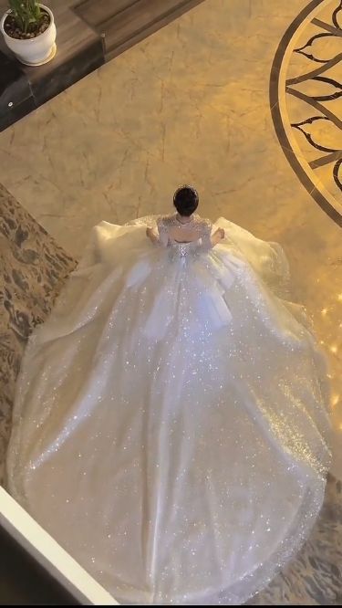 White Video Aesthetic, Fairytale Dress Princesses Ball Gowns, Princess Aesthetic Dresses, Wedding Dress Video, Fairytale Wedding Dress Princesses, Princess Dresses Aesthetic, Princess Aesthetic Outfits, Disney Fairytale Wedding Dress, Princess Dress Fairytale