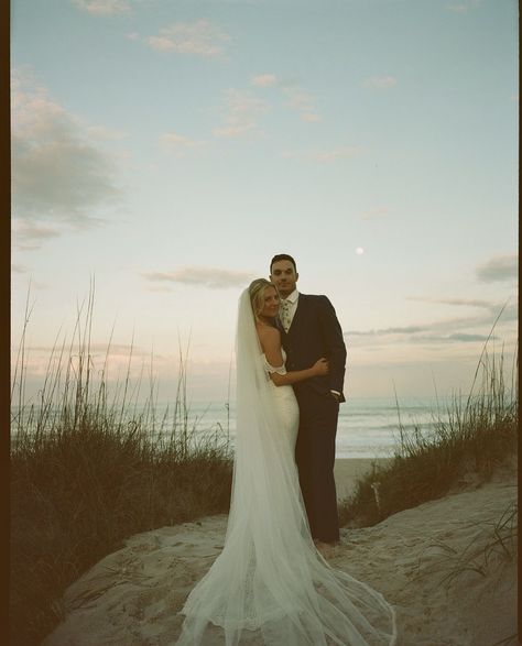 Wedding Photos Aesthetic, Boat Engagement Photos, Wedding Preparation Photos, Elopement Photo Ideas, Bridesmaid Pictures, Photos Aesthetic, Boho Style Wedding, Beach Wedding Photography, Bride And Groom Pictures