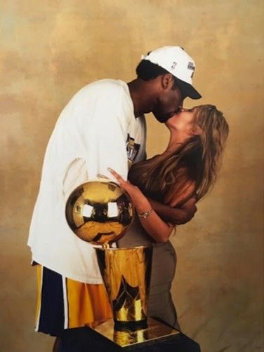 Kobe Bryant 90s Aesthetic, Nba Couples, Basketball Wife Aesthetic, Kobe And Vanessa, Kobe Bryant And Vanessa 90s, Vanessa And Kobe Bryant, Nba Wife, Kobe And Vanessa Bryant 90s, Today's The Day