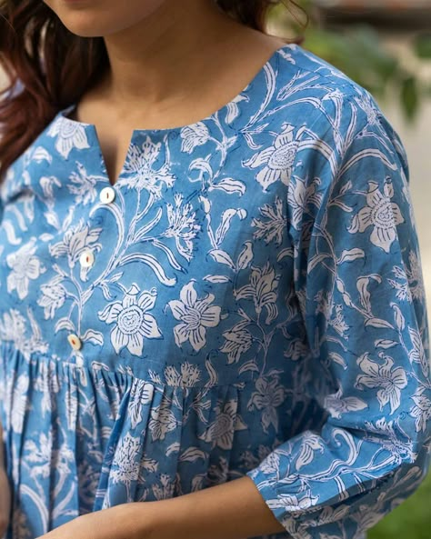 Kalamkari Tops For Jeans, Kalamkari Tops, Short Kurti Designs, Cotton Short Tops, Cotton Tops Designs, Simple Kurta Designs, Tunic Designs, Simple Kurti Designs, Kurti Patterns