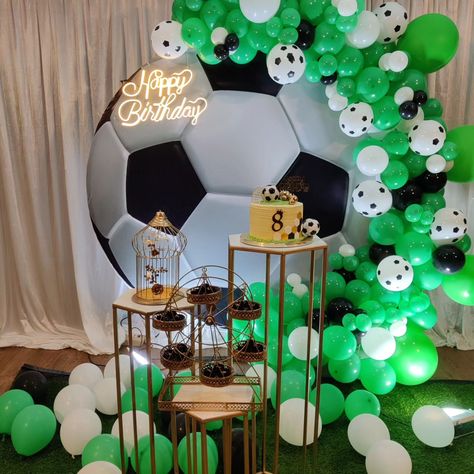 Swipe to see the whole setting 🥳 #footballthemedcake #foodball #soccercake #customcake #specialitycakes #bakesofbangalore #whatshotbangalore #customcakesinbangalore #football #footballmemes #bakedbyapostrophe Football Themed Cakes, Ball Birthday Party, Soccer Cake, Ball Birthday Parties, Football Theme Party, Round Backdrop, Ball Birthday, Custom Backdrops, Football Themes