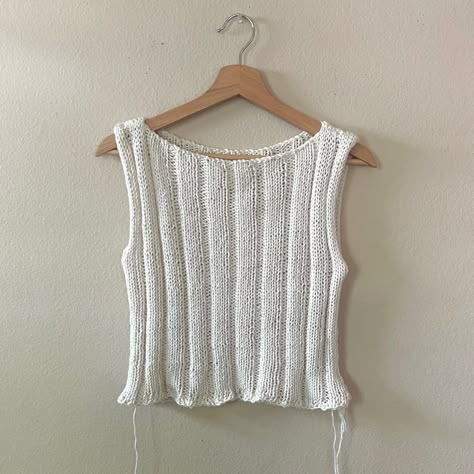 Knit Cotton Top, Knitted Tops Summer, Beginner Knit Clothes, Sweater Dress Diy Upcycling, Knitted Cotton Tops For Women Summer, Easy Knit Clothes, Knit Going Out Top, Knitting Patterns Tops Summer, Summer Knitwear Patterns