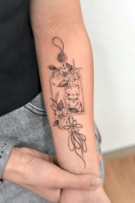 30 Best Lucky Cat Tattoo Ideas and Designs Lucky Cat And Koi Fish Tattoo, Asian Tattoo Ideas Japanese Art, Omamori Tattoo Design Cat, Year Of The Cat Tattoo, Pretty Japanese Tattoo, Chinese Lantern Tattoo Design, Tattoos In Japan, Small Asian Tattoos For Women, Asian Charm Tattoo Design