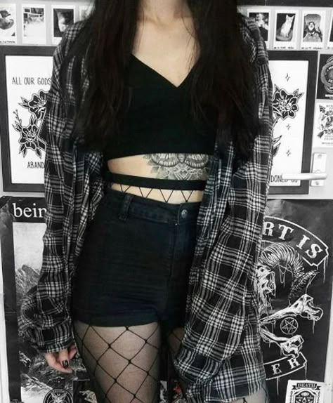 Grunge Style Outfits, Stil Rock, Fishnet Outfit, Pakaian Hipster, Moda Grunge, Outfit Grunge, E Girl Outfits, Look Grunge, Fest Outfits