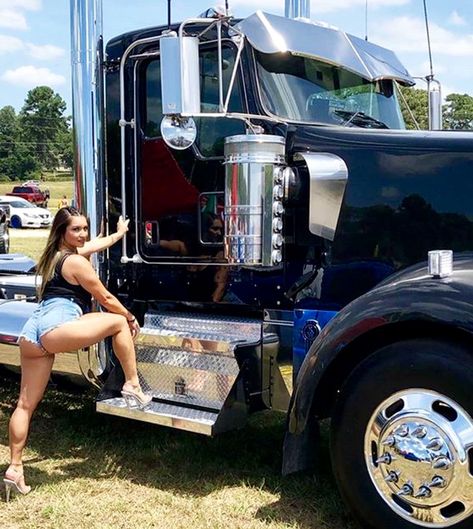 Truck Driver Wife, Female Trucks, Truk Besar, Women Trucker, Old Pickup, Rat Rods Truck, Old Pickup Trucks, Kenworth Trucks, Peterbilt Trucks