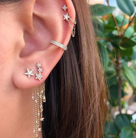 Ušný Piercing, Cool Ear Piercings, Pretty Ear Piercings, Diamonds Earrings, Cute Ear Piercings, Piercing Inspo, Piercings Jewelry, Tragus Piercings, Piercing Ideas