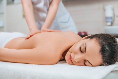 Tui Na Massage: 6 benefits you need to know - WeMystic Lomi Lomi Massage, Natural Massage Oil, Body Massage Oil, Herbal Therapy, Massage Therapy Techniques, Chiropractic Adjustment, Vapor Rub, Healing Oils, Stomach Ache