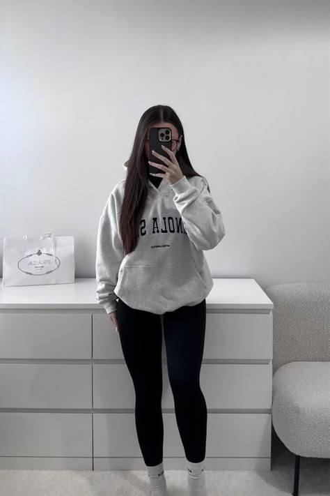 Gray Hoodie Outfit, Hoodie Outfit Aesthetic, Hoodie And Leggings Outfit, Grey Leggings Outfit, Oversized Hoodie Outfit, Outfits Leggins, Look Legging, Black Leggings Outfit, Leggings Hoodie