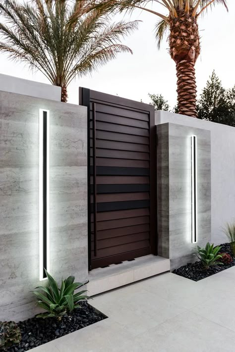 Home Gate Design, Home Gate, House Fence, House Fence Design, House Gate Design, Modern House Exterior Design, Shower Walls, Gate House, Modern Villa