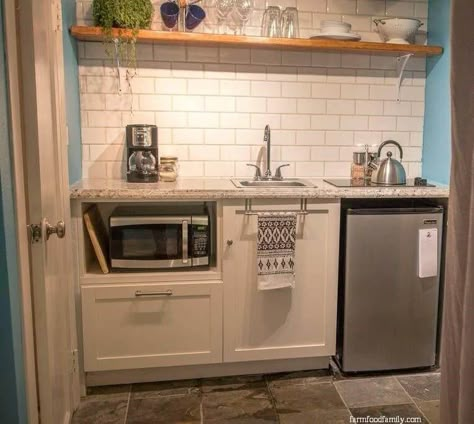 38+ Best Basement Kitchen And Kitchenette Ideas On A Budget Small Basement Kitchen, Kitchenette Ideas, Kitchenette Design, Basement Kitchenette, Small Kitchenette, Tiny Kitchen Design, Basement Studio, Basement Kitchen, Basement Apartment