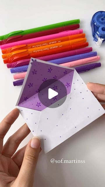 Decorated Envelopes Simple, Envelope Handmade, How To Decorate A Card, How To Make Envelopes Out Of Paper Easy, How To Decorate Envelopes, Handmade Envelopes Diy, Birthday Envelope Ideas, Envelope Making Ideas, Ideas De Carta