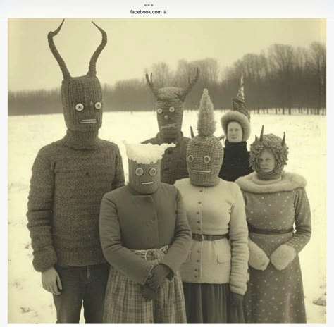 Old Halloween Photos, Images Terrifiantes, Metal Meme, Folk Horror, Weird Vintage, Creepy Vintage, Creeped Out, Creepy Christmas, Film Ideas