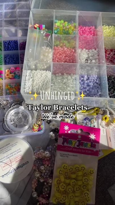 Unhinged Taylor Swift, Friendship Bracelets Ideas, Swift Bracelet, Cute Friendship Bracelets, Beading For Kids, Taylor Swift Tour Outfits, Bracelets Ideas, Friendship Bracelets Tutorial, Friendship Bracelets Designs