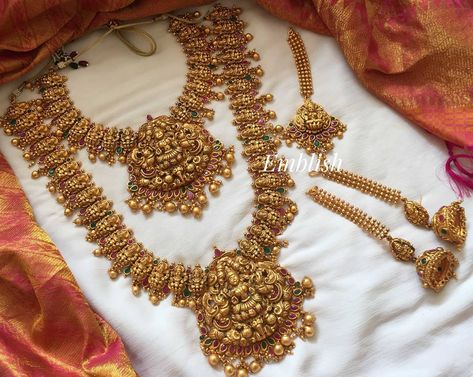 Best Jewellery Sets To Make Your Bridal Sarees a Stunner! • South India Jewels Long Gold Necklace Indian Bridal Jewelry Sets, Gold Jewellery Set Bridal, Antique Bridal Jewelry Set, Gold Long Necklace Designs, Innovative Dress, Bridal Dresses Ideas, Long Necklace Designs, Rental Jewellery, Indian Brides Jewelry