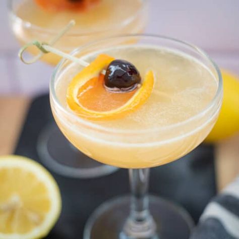 Honey Lemon Whiskey Sour, Pear Gin, Passion Fruit Martini, Fruit Martini, Fruit Juice Cocktails, Honey Lemon Water, Blueberry Gin, Whiskey Sour Recipe, Irish Coffee Recipe