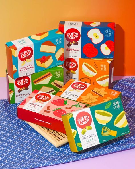 Japanese Kit Kat's regional treats! Japanese Dessert Packaging, Kitkat Packaging, Packaging Design Inspiration Food, Japan Packaging Design, Japanese Candy Packaging, Japanese Food Design, Japanese Packaging Design, Kitkat Japan, Japanese Snacks Packaging