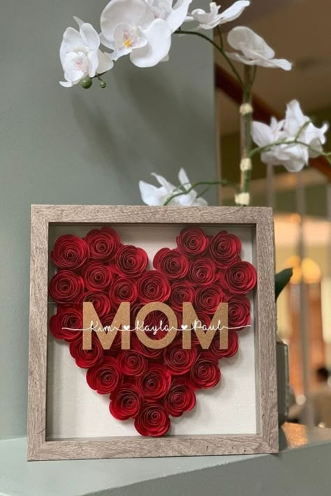 Just look at this amazing DIY Personalized Mothers Day Gift Ideas . It look so pretty just gift this personalized rose frame to your mother on this mothers day . #mothersday #happymothersday #mothersdaygiftideas #mothersdayideas #mothersdayquotes Wood Gifts Diy, Shadow Box Gifts, Rolled Paper Flowers, Diy Gifts For Mom, Flower Shadow Box, Flower Box Gift, Diy Gifts For Kids, Diy Mothers Day Gifts, Mom Diy