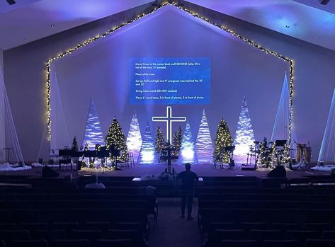 Ideas For Church Christmas Decorations, Chapel Christmas Decorations, Christmas Church Stage Design Ideas, Christmas Stage Design Church Simple, Church Decor For Christmas, Christmas Decoration For Church, Church Stage Design Christmas, Stage Design Christmas, Church Stage Christmas