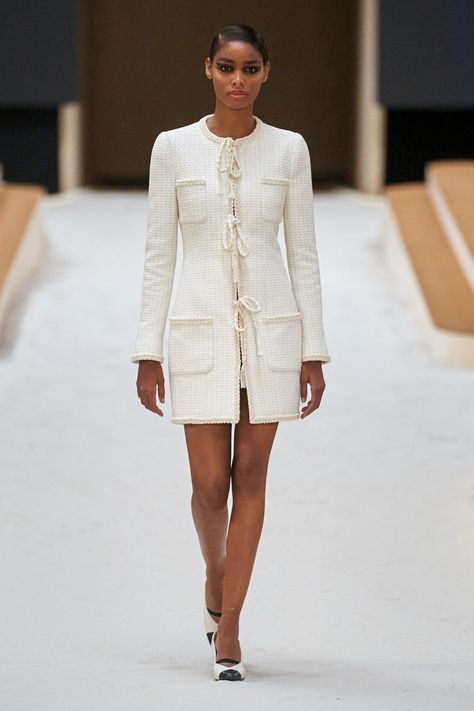 Chanel Spring 2022, Fashion Week Dresses, 2022 Couture, High Fashion Couture, Chanel Fashion Show, Chanel Dress, Chanel Couture, Spring Couture, Chanel Haute Couture