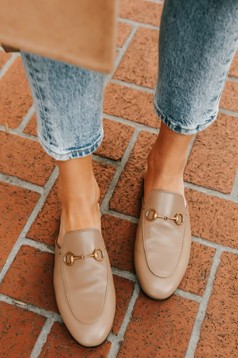 Gucci Princetown Slipper Outfit, Gucci Mules Outfit, Gucci Loafers Outfit, Princetown Gucci, Mule Outfit, Mule Shoes Outfit, Gucci Princetown Slipper, Loafers For Women Outfit, Mules Outfit