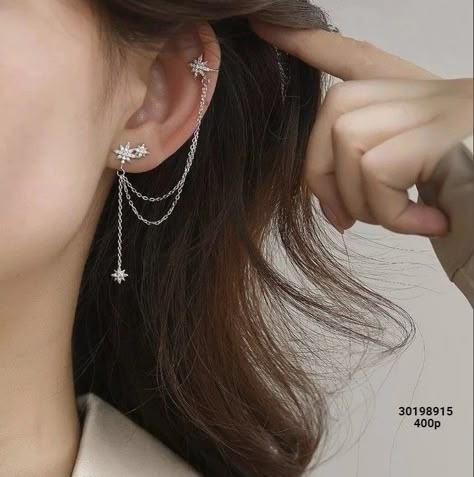 Pretty Ear Piercings, Long Chain Earrings, Cute Ear Piercings, Ear Chain, Earrings Star, Piercing Inspo, Star Chain, Ear Cuff Earings, Star Earrings Stud