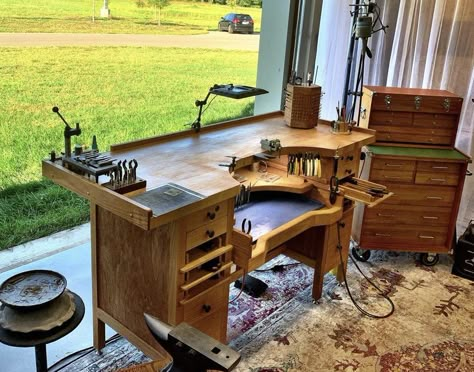 Jewelry Making Table, Jewelry Workshop Studio, Jewelry Studio Space, Jewelry Studio Organization, Goldsmith Workshop, Jewelers Workbench, Jewelers Bench, Epoxy Countertops, Jewellery Studio