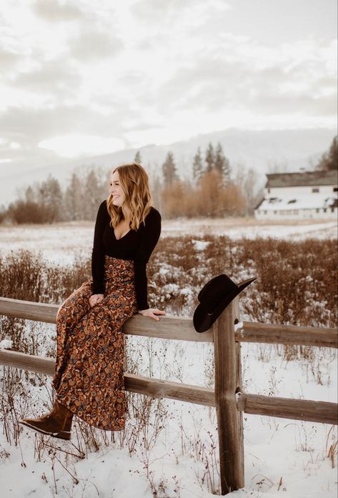 Photographer: Ashley #winter #western #photoshoot Senior Winter Pictures, Outdoor Winter Photoshoot Outfits, Western Winter Aesthetic, Senior Photos Winter, Senior Pictures In Snow, Winter Photoshoot Outfits Women, Western Winter Photoshoot, Winter Western Photoshoot, Western Christmas Photoshoot