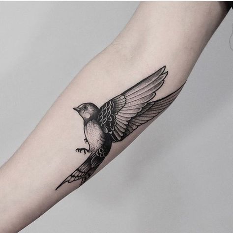 Blackwork bird tattoo by Jonas Ribeiro inked on the right forearm Bird Tattoo Design, Swallow Tattoo Design, Tattoos Masculinas, Bird Tattoos Arm, Swallow Bird Tattoos, Tattoo Diy, Black Bird Tattoo, Serpent Tattoo, Kunst Tattoos