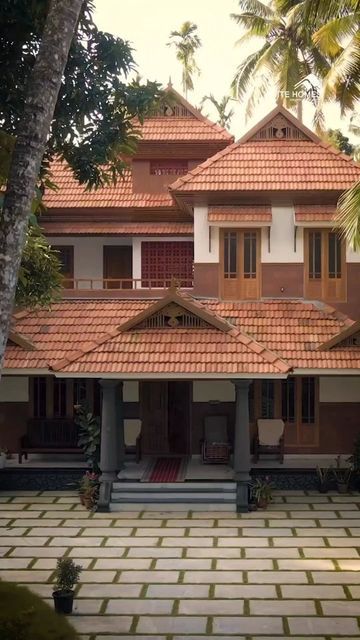 Village House Design Exterior, Kerala Houses Traditional, Kerala Architecture Exterior, Thotti Mane, Kerala Style Architecture, Traditional Kerala House, Traditional Kerala Home, Old Kerala Houses, Tress Work Roof Kerala