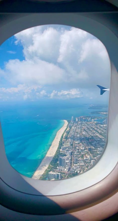 Pictures Of Miami Florida, Miami From Airplane, Miami Plane View, Travel Aesthetic Florida, Rich Miami Aesthetic, Miami Trip Aesthetic, Miami Summer Aesthetic, South Beach Miami Aesthetic, Miami Photo Ideas