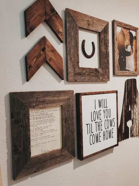 Rustic Ranch bedroom gallery wall from The Farm Girl Blog. http://farmgirlblogs.com Til The Cows Come Home, Western Farmhouse, Western Living Room, Ranch House Decor, Western Rooms, Western Bedroom Decor, Gallery Wall Bedroom, Western Bedroom, Diy Rustic Decor