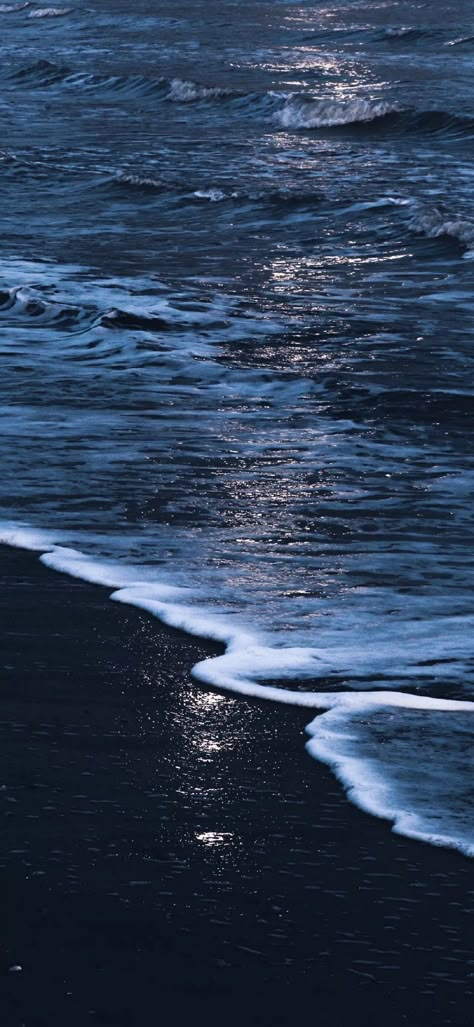 Nayyirah Waheed, Dark Beach, Ocean At Night, Dark Blue Wallpaper, Water Aesthetic, Navy Wallpaper, Ocean Wallpaper, Ocean Vibes, Do Nothing