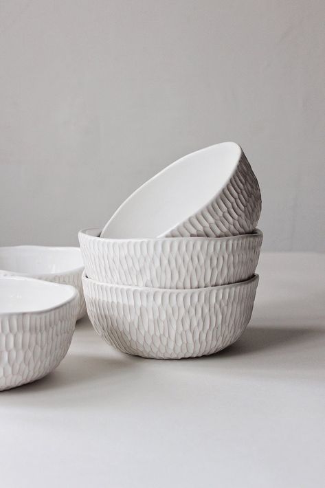 Ceramic Salad Bowl, Fun Products, Cerámica Ideas, Pottery Handbuilding, White Dinnerware, Bowl Ceramic, White Pottery, Mixing Bowls Set, Pottery Bowl