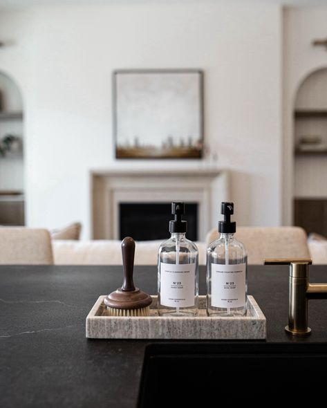 Style doesn’t need to go out the door when it comes to organization. Exhibit A here: This is 3 of our favourite pieces for your kitchen. We have styled here our hard cute stone tray, soap glass clear bottles, and our dish soap brush. Total functionality but it still looks 👌🏻. Amber Bottles Decor, Stone Tray, Kitchen Countertop Decor, Sink Decor, Countertop Decor, Foam Soap Dispenser, Glass Dispenser, Dish Soap Dispenser, Candle Wall Decor