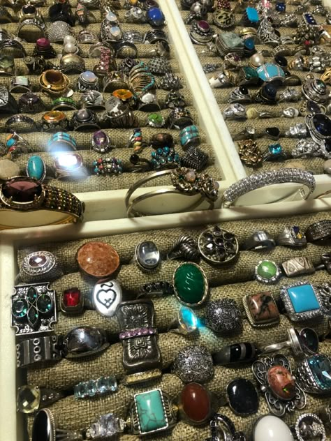 Second Hand Jewellery, Chunky Crystal Jewelry, Chunky Crystal Rings, Thrifted Jewelry Aesthetic, Vintage Chunky Rings, Thrifted Rings, Thrift Accessories, Thrifting Jewelry, Thrifted Accessories