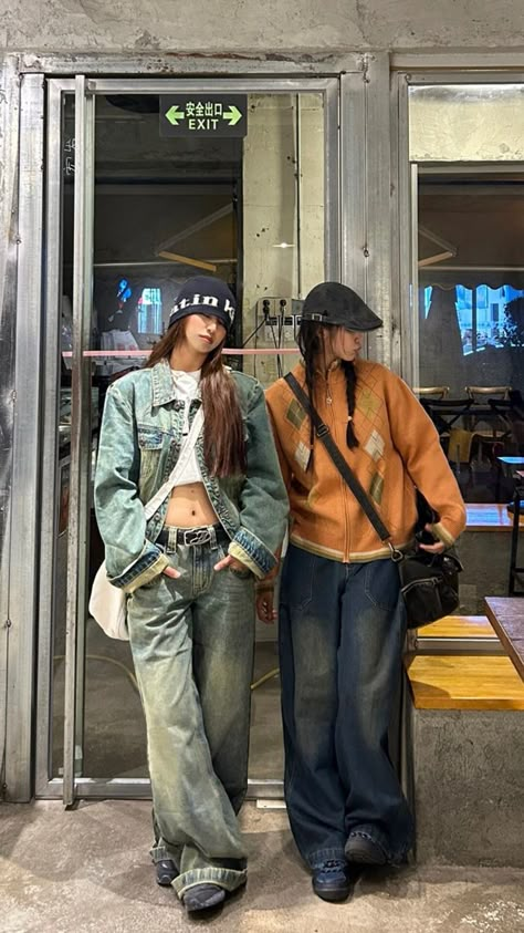 Korean Street Fashion Outfits Aesthetic, Tokyo Japan Outfits Winter, Bestie Outfits Matching, Japanese Outfits Street Style, 90s Japan Fashion, Japanese Streetwear Women, Japan Outfit Winter, Japan Winter Fashion, Tokyo Outfits