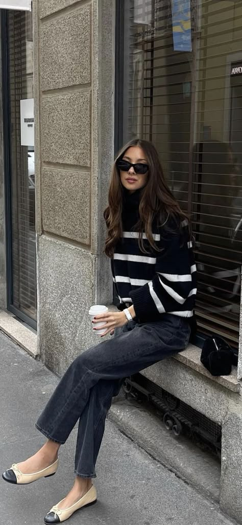 Parisian Chic Style, Classic Style Outfits, Work Fits, Paris Outfits, Casual Day Outfits, Elegante Casual, Ootd Ideas, Stylish Work Outfits, Old Money Style