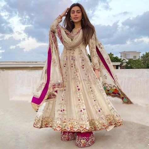 Sadaf Kanwal, Pakistani Formal Dresses, Traditional Indian Dress, Pakistani Wedding Outfits, Pakistani Fancy Dresses, Pakistani Dresses Casual, Pakistani Fashion Party Wear, Beautiful Pakistani Dresses, Indian Dresses Traditional