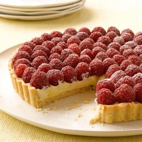 White Chocolate and Raspberry Tart Recipe for a show-stopping dessert. www.goodhousekeeping.co.uk Raspberry Tart Recipe, Chocolate And Raspberry Tart, Lemon Curd Tart, White Chocolate Recipes, Flan Recipe, Raspberry Tarts, Sugar Cookie Dough, White Chocolate Raspberry, Sweet Pie