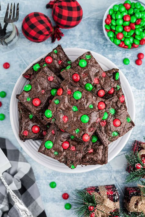 You’re going to love these delicious, fudgie brownies. The perfect dessert for the holiday season, these Christmas brownies with m&ms... The post Christmas M&M Brownies – An Easy and Quick Recipe appeared first on The Zhush.