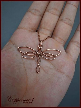 Wire Wrapped Dragonfly, قلادات متدلية, Wire Jewelery, Copper Wire Jewelry, Wire Jewelry Designs, Dragonfly Pendant, Diy Wire Jewelry, Wire Work Jewelry, Homemade Jewelry