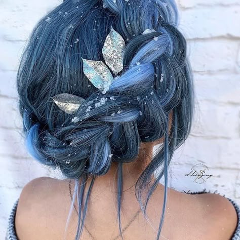 Winter Wedding Hair, Bridal Hairdo, Fantasy Hair, Pretty Hair Color, Christmas Hairstyles, Trendy Wedding Hairstyles, Christmas Hair, Elegant Updo, Hairstyles Ideas