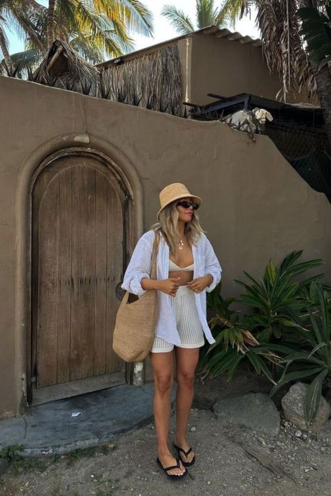 11 Best & Aesthetic Travel Outfits For Women | All seasons Comfy Travel Outfit Ideas Bali Outfit, Beach Holiday Outfits, Tropical Vacation Outfits, Thailand Outfit, Beach Party Outfits, Outfits For Mexico, Island Outfit, Summer Holiday Outfits, Hawaii Outfits