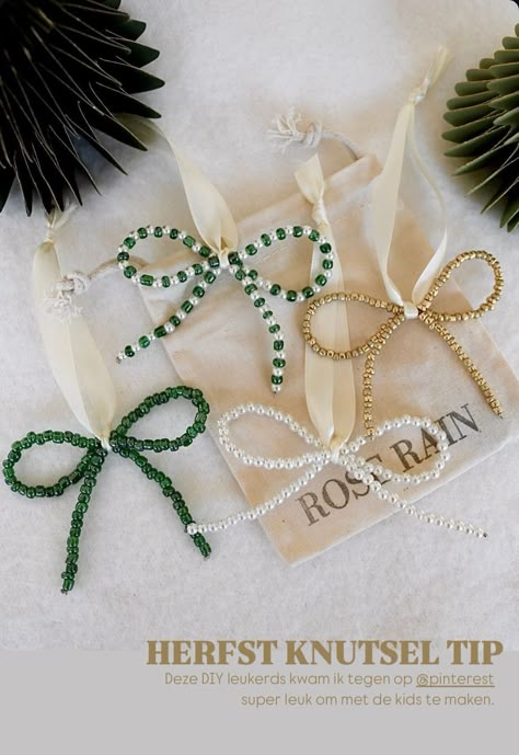 Bead Bow Ornaments Diy, Garland Chandelier Christmas, Christmas Crafts On A Budget, Diy Beaded Decor, Best Diy Christmas Ornaments, Homemade Christmas Decor Ideas, Diy Christmas Ornament Gifts, Diy Bead Ornaments Christmas, Diy Bead Christmas Ornaments