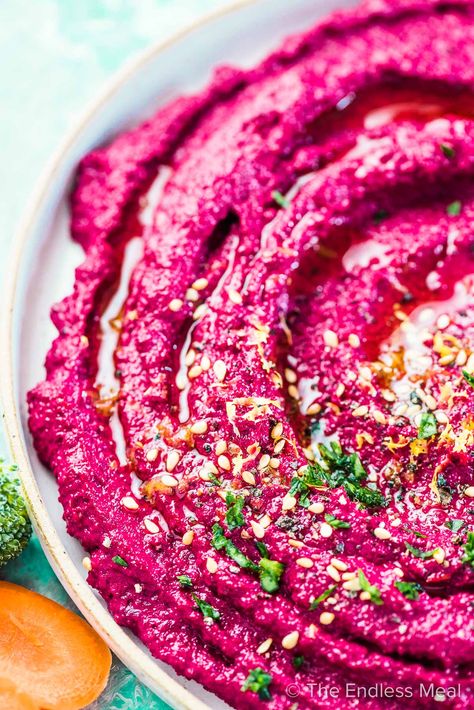 Labneh Dip, Beet Hummus Recipe, Beet Dip, Roasted Beet Hummus, Beet Hummus, Beet Recipes, God Mat, Roasted Beets, Hummus Recipe