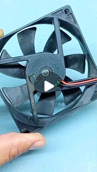 Diy Electric Toys, Wind Spinners Diy, Simple Electronic Circuits, Metal Lathe Projects, Metal Doors Design, Easy Diy Hacks, Led Projects, Diy Gadgets, Electronics Basics